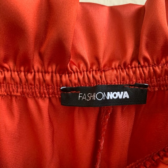 Fashion Nova Satin Crop Top and Pant Set Medium - Picture 7 of 9